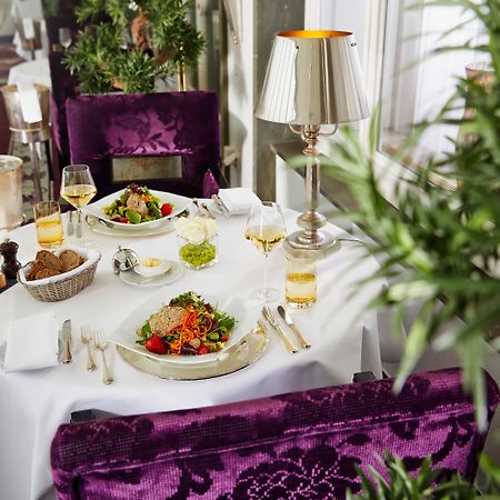 不来梅公园酒店 BRE 外观 照片 A table set for dinner