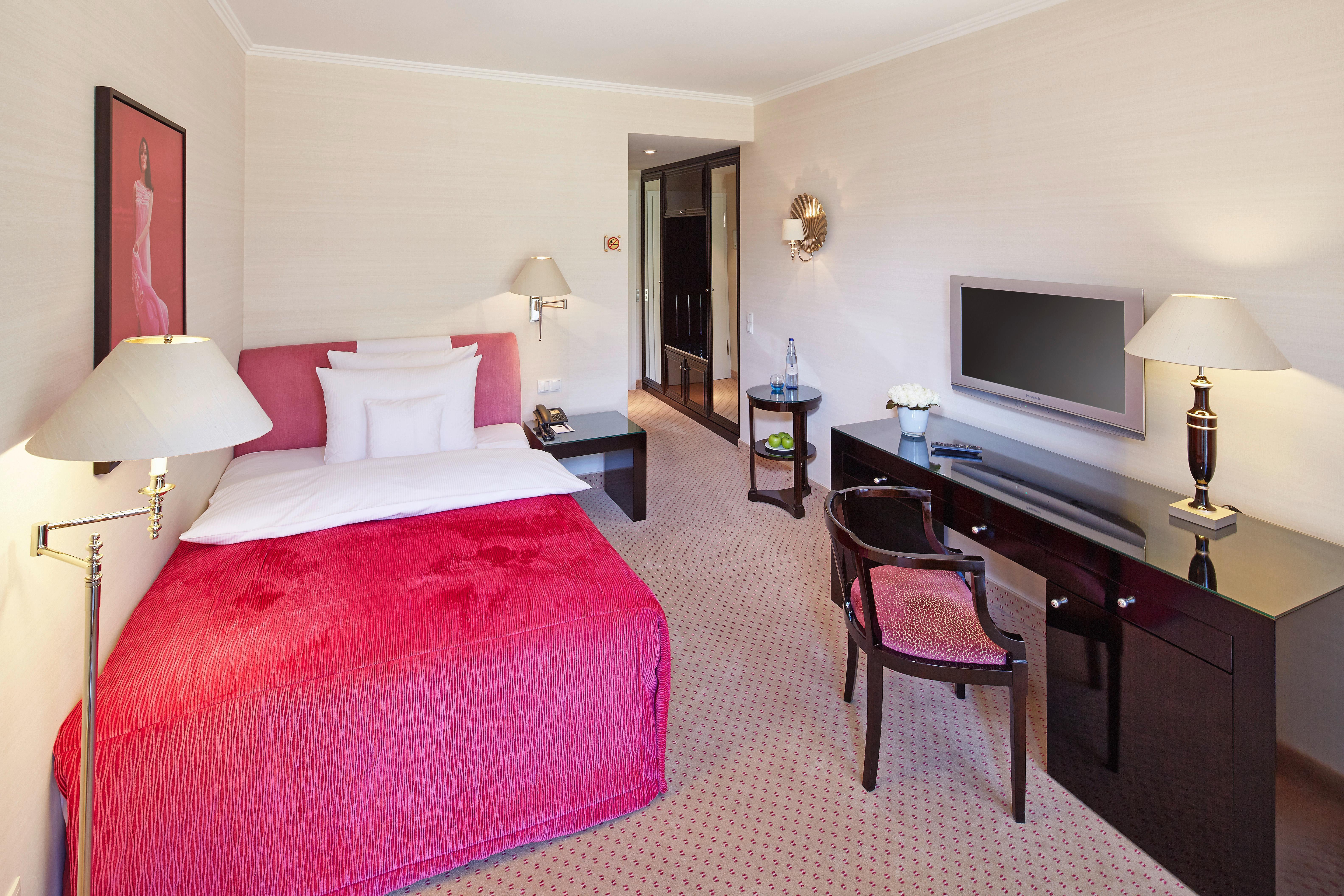 不来梅公园酒店 BRE 外观 照片 A room at the InterContinental Wien