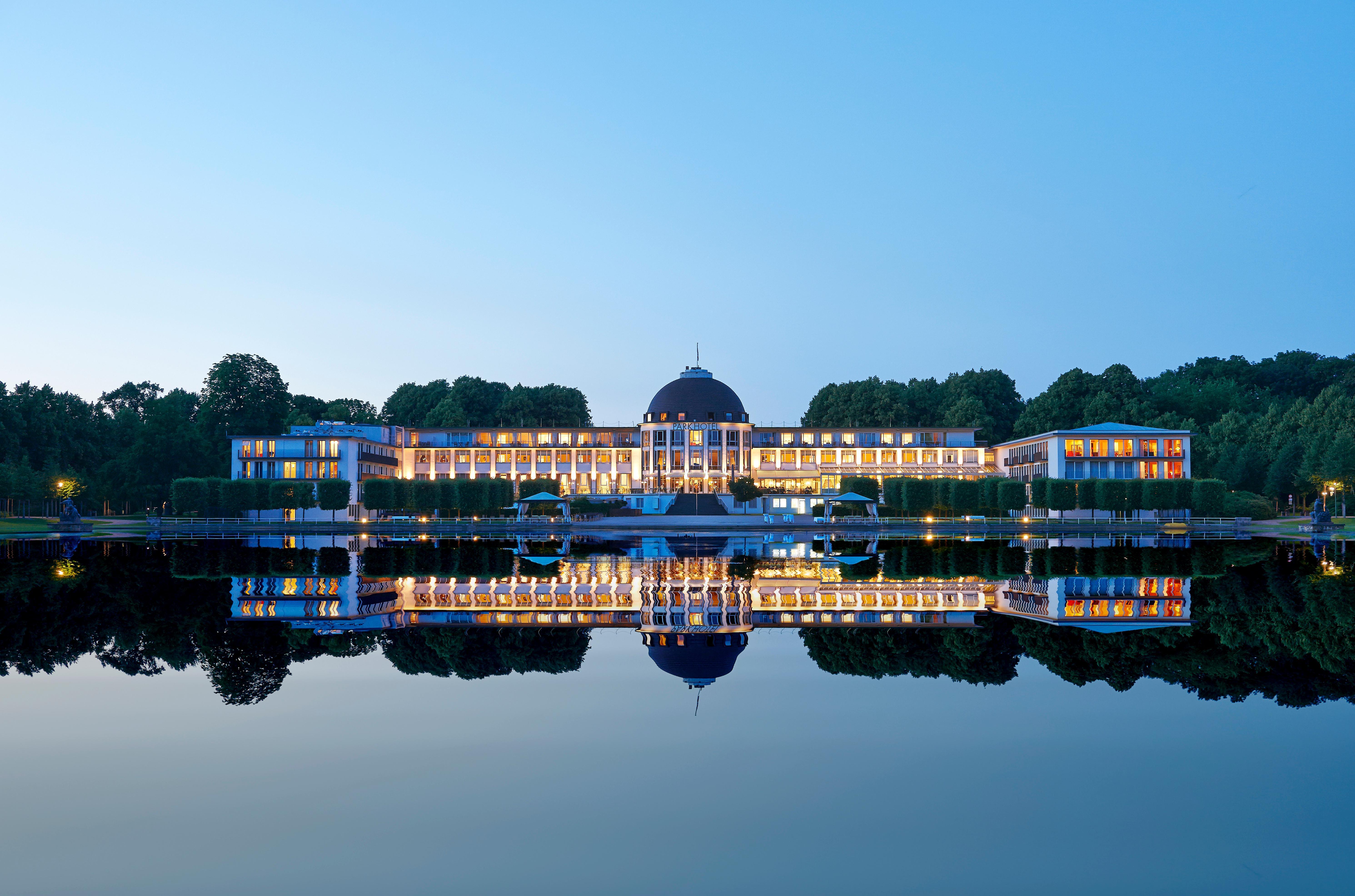 不来梅公园酒店 BRE 外观 照片 The hotel at night