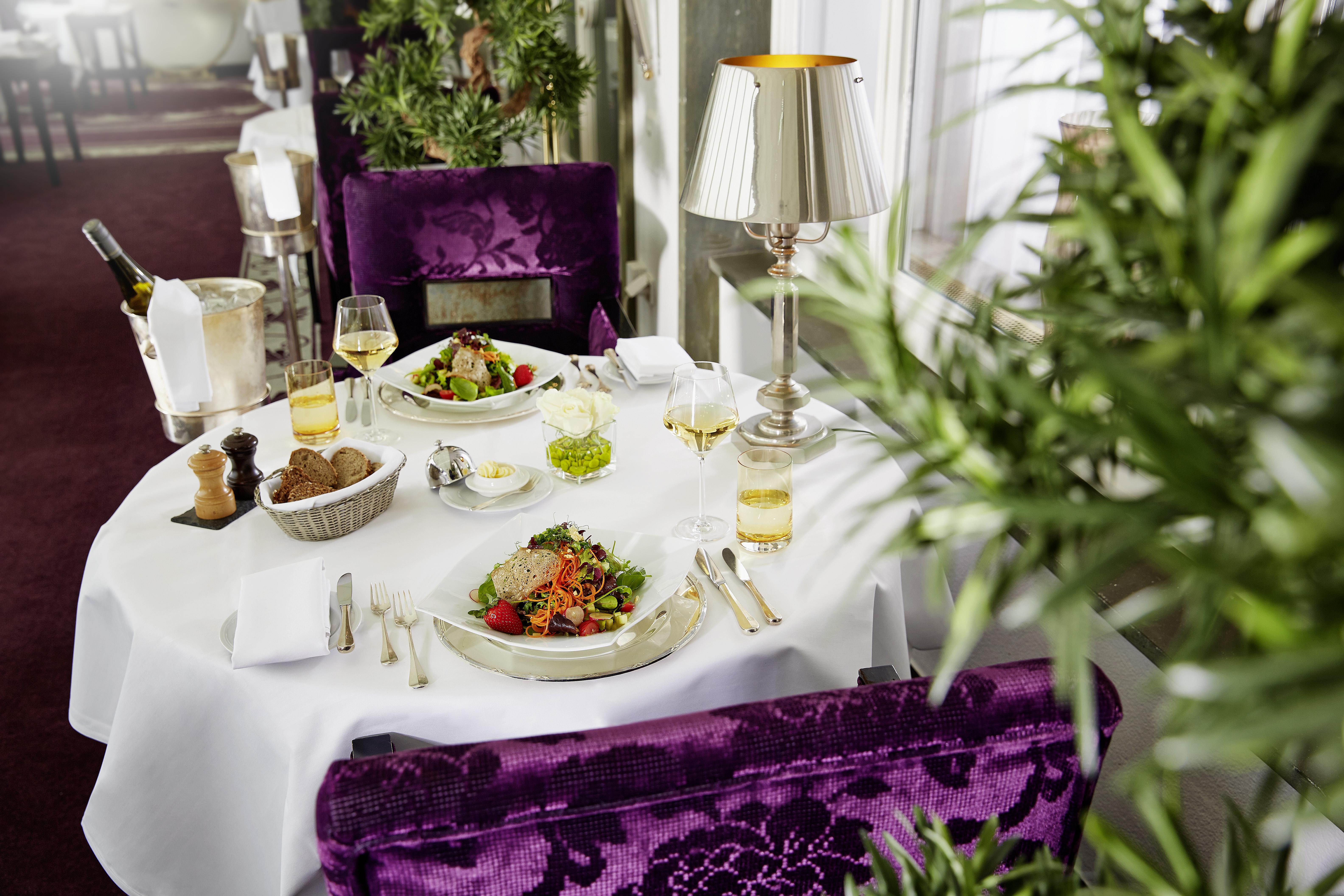 不来梅公园酒店 BRE 外观 照片 A table set for dinner