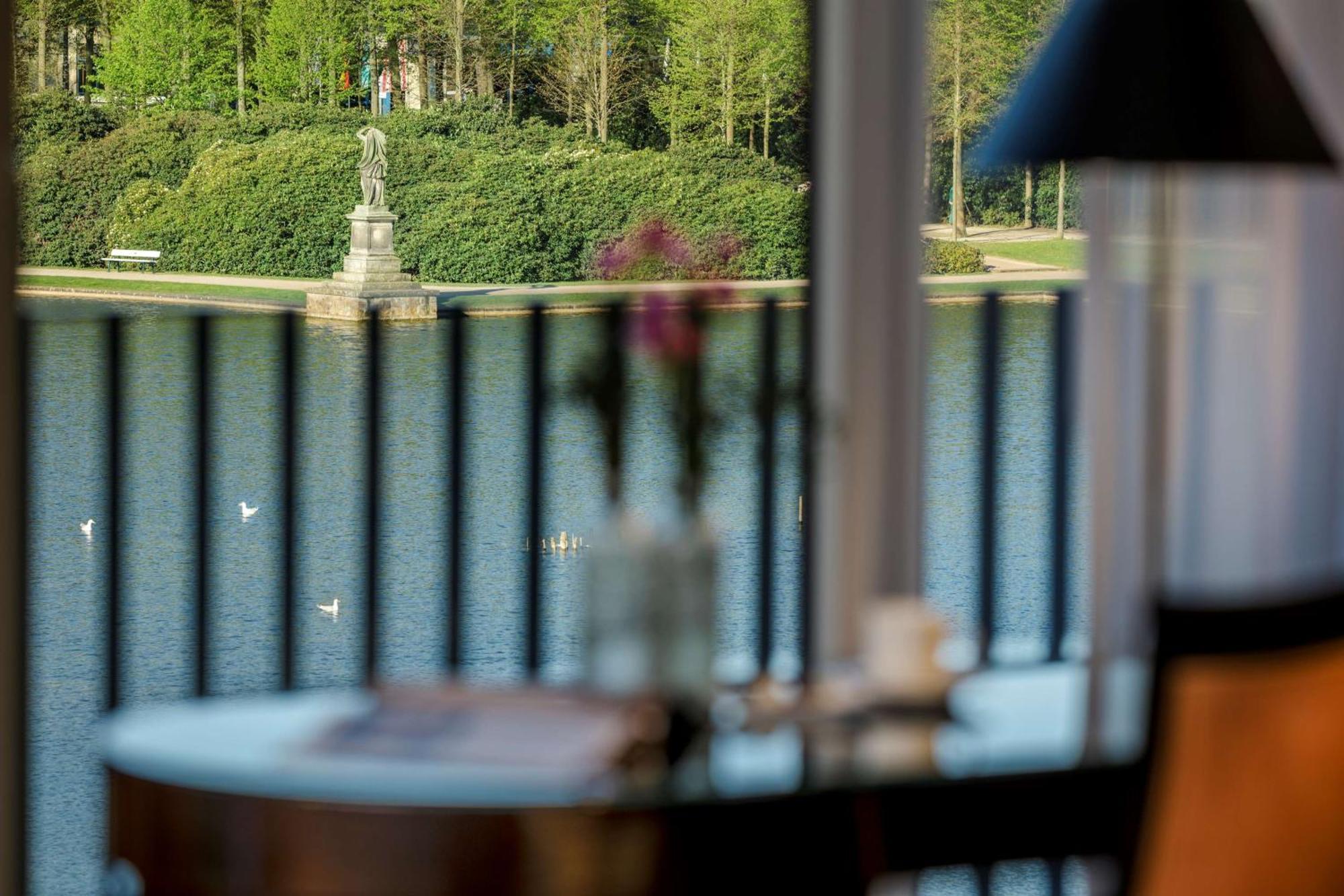 不来梅公园酒店 BRE 外观 照片 View of the lake from the hotel