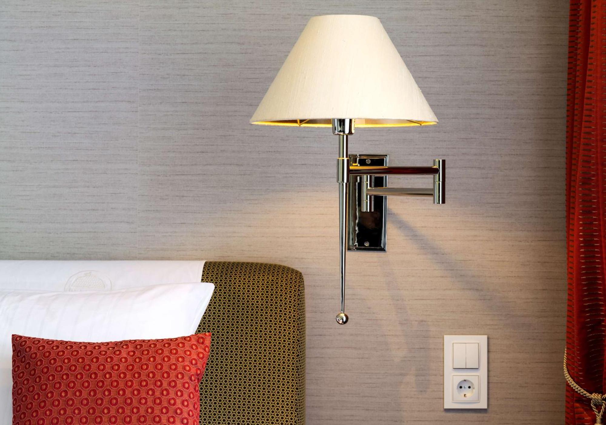 不来梅公园酒店 BRE 外观 照片 A wall light